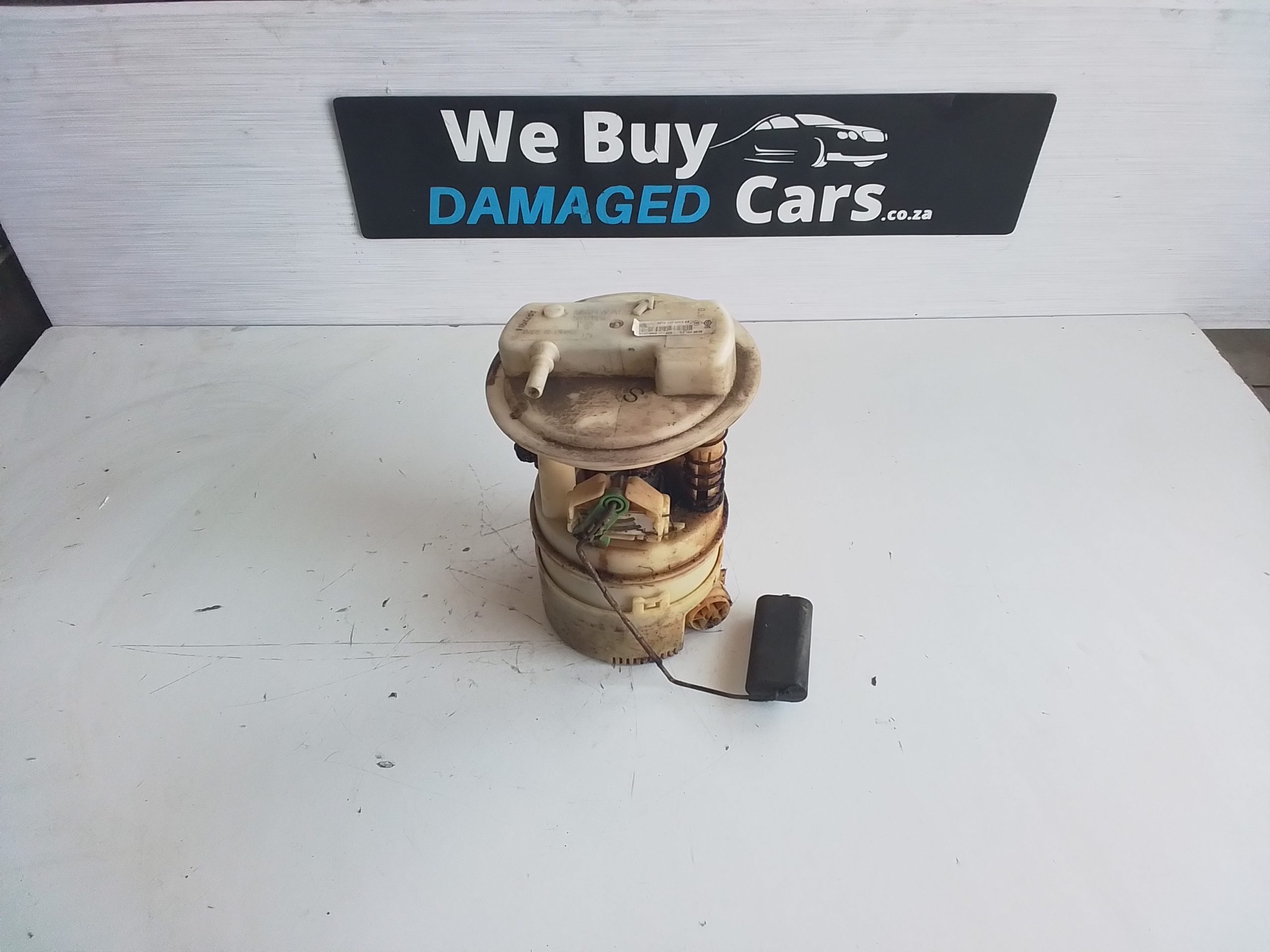 Renault Sandero 1.6 Petrol Pump OEM
