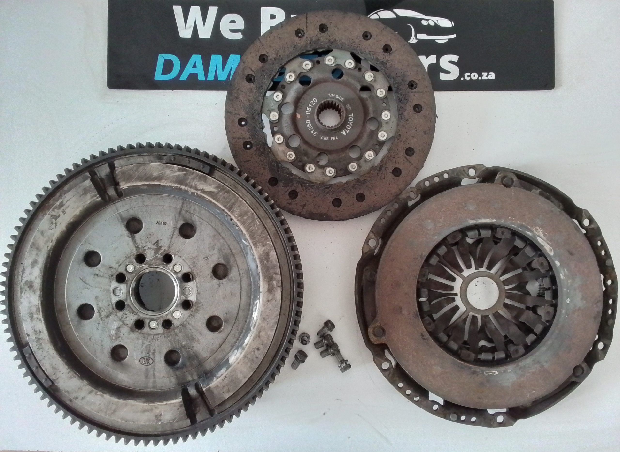 Toyota Corolla Professional 2.0 D4D 2AD Flywheel / Clutch kit OEM