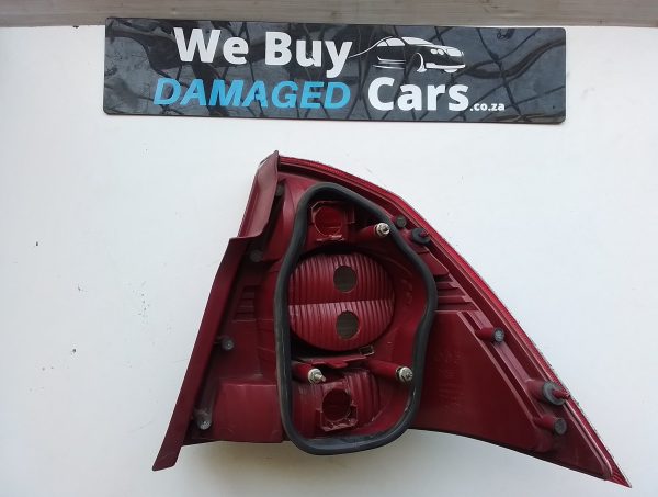 Ford Focus Sedan 2007 LHS Tail Light Cracked OEM - Image 3