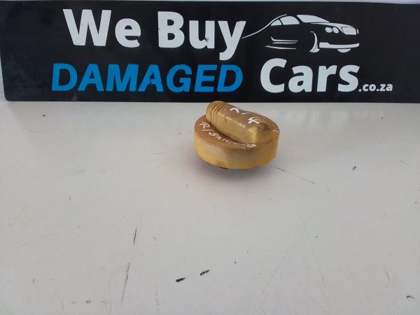 Renault Sandero 1.6 KL7M Engine Oil Cap OEM - Image 2
