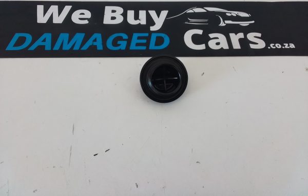 Toyota Corolla 2.0 D4D 2AD Engine Oil Cap OEM - Image 4