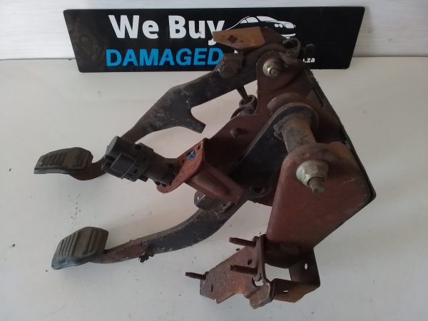 Ford Figo 1.5 TDCI Brake and Clutch Pedal with Clutch Master OEM - Image 3