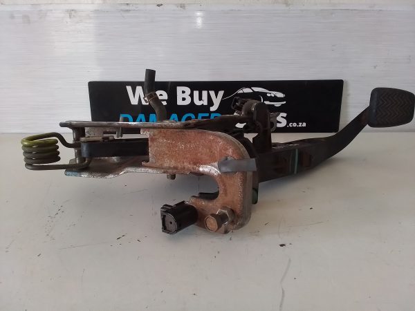 Toyota Corolla Professional 2.0 D4D 2AD Clutch Pedal and Clutch Master OEM - Image 2