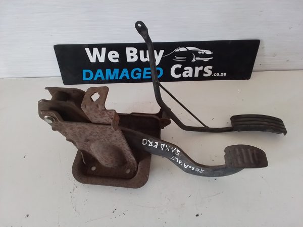 Renault Sandero 1.6 KL7M Accelerator and Brake Pedal