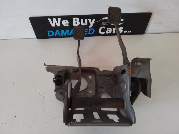 Suzuki Alto 1.0 Brake Pedal and Clutch Pedal 2013 OEM - Image 2