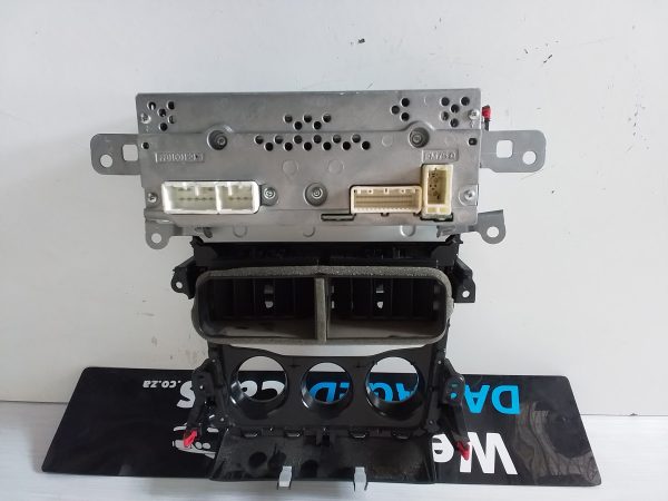Toyota Yaris 2018 Radio Includes Panel and Vents OEM - Image 3
