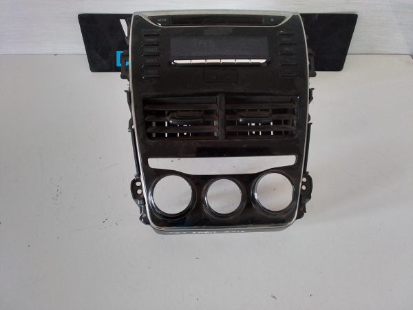 Toyota Yaris 2018 Radio Includes Panel and Vents OEM