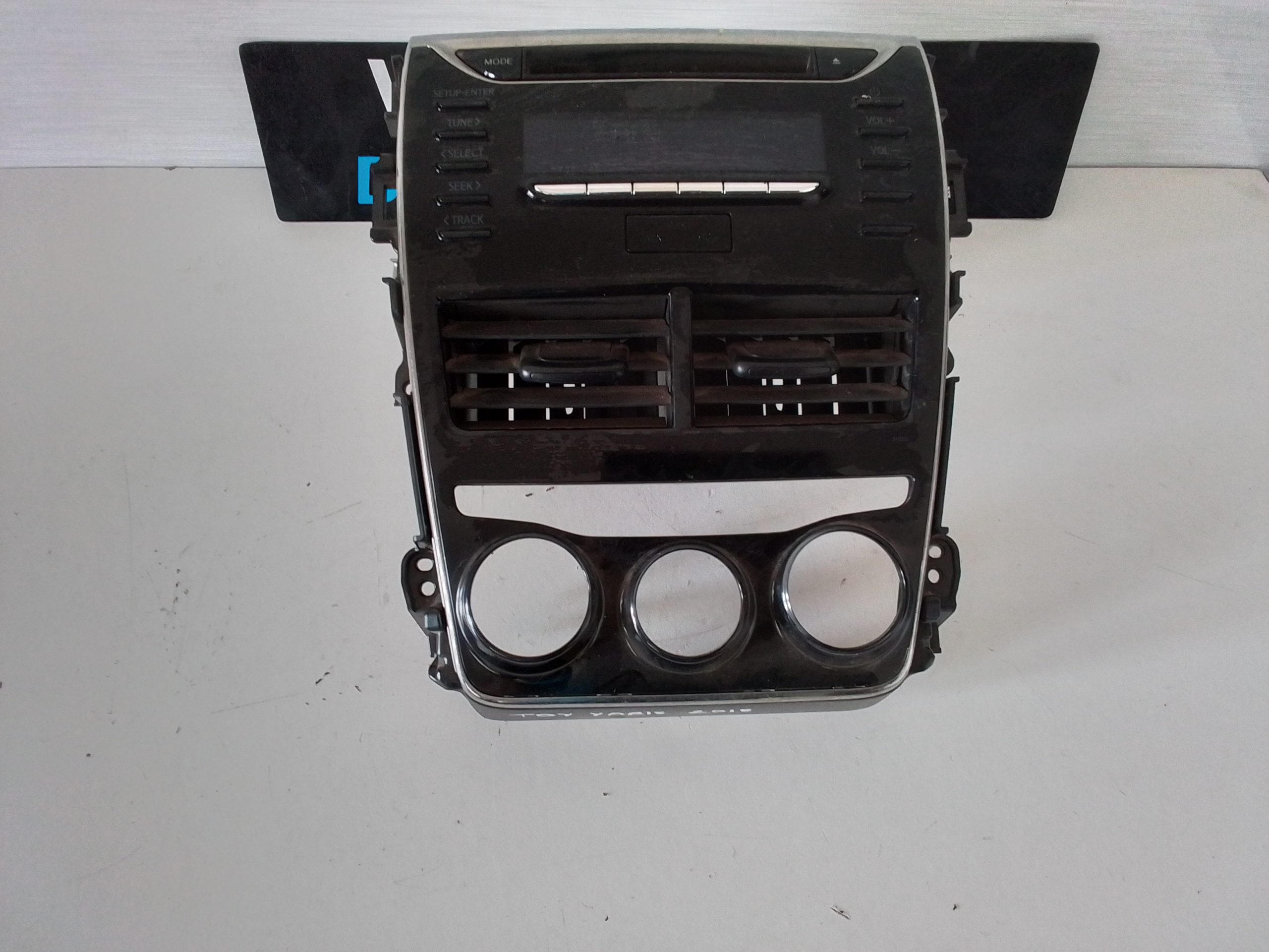 Toyota Yaris 2018 Radio Includes Panel and Vents OEM