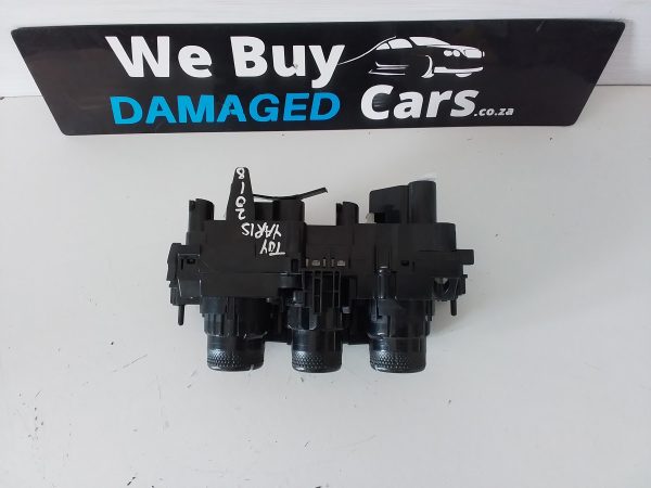 Toyota Yaris 2018 Climate Control Unit OEM - Image 4
