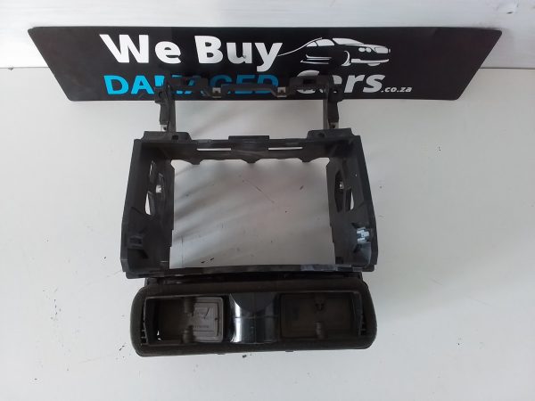 VW/Volkswagen Golf mk6 Centre Air Vents with Radio Bracket OEM - Image 4
