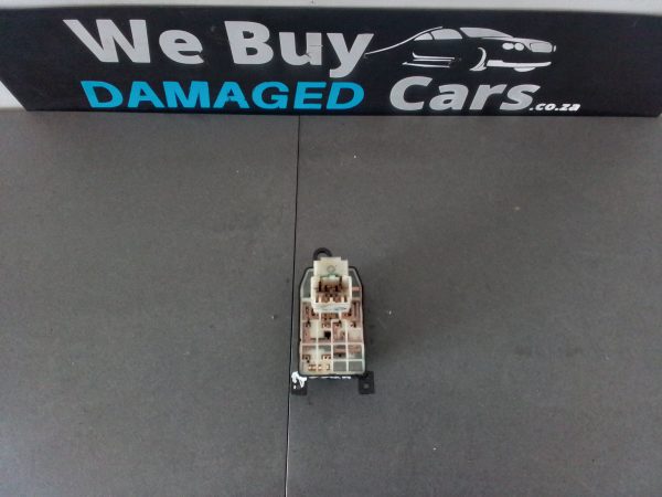 Hyundai i20 Rear View Mirror Switch OEM - Image 2