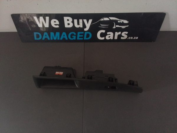 Chevrolet Cruze LHS Window Switch With Surround 2013 OEM - Image 5