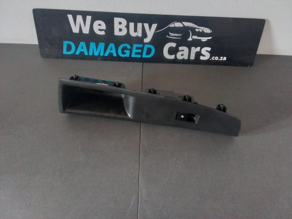 Chevrolet Cruze LHS Window Switch With Surround 2013 OEM