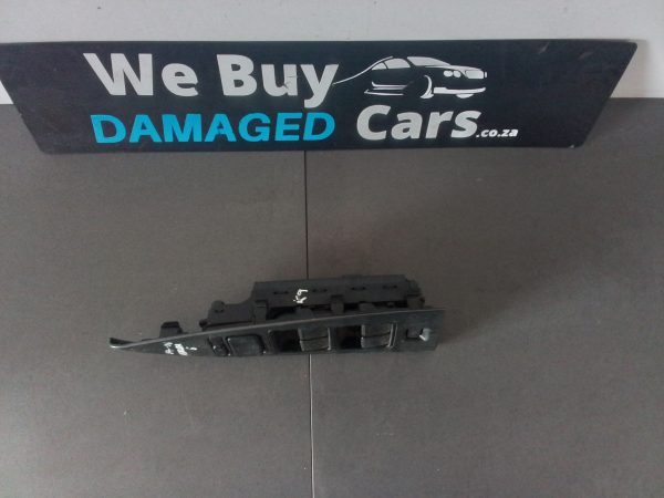 Mazda 6 2.0 RHS Window Master Switch with Surround 2008 OEM - Image 3