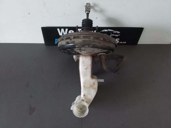 Toyota Yaris 1.5 2018 Brake Booster with bottle OEM - Image 4