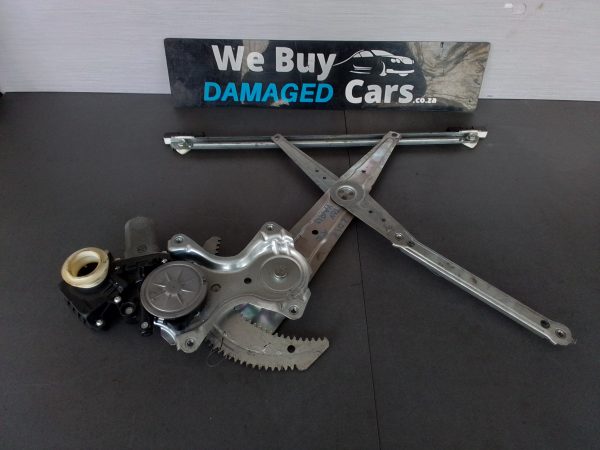Toyota Yaris RHS Rear Window Mechanism and Motor 2018 OEM