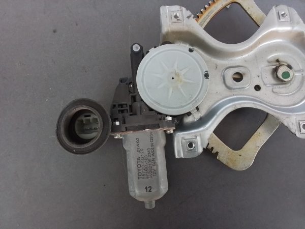 Toyota Professional Front LHS Window Mechanism with Motor OEM - Image 5