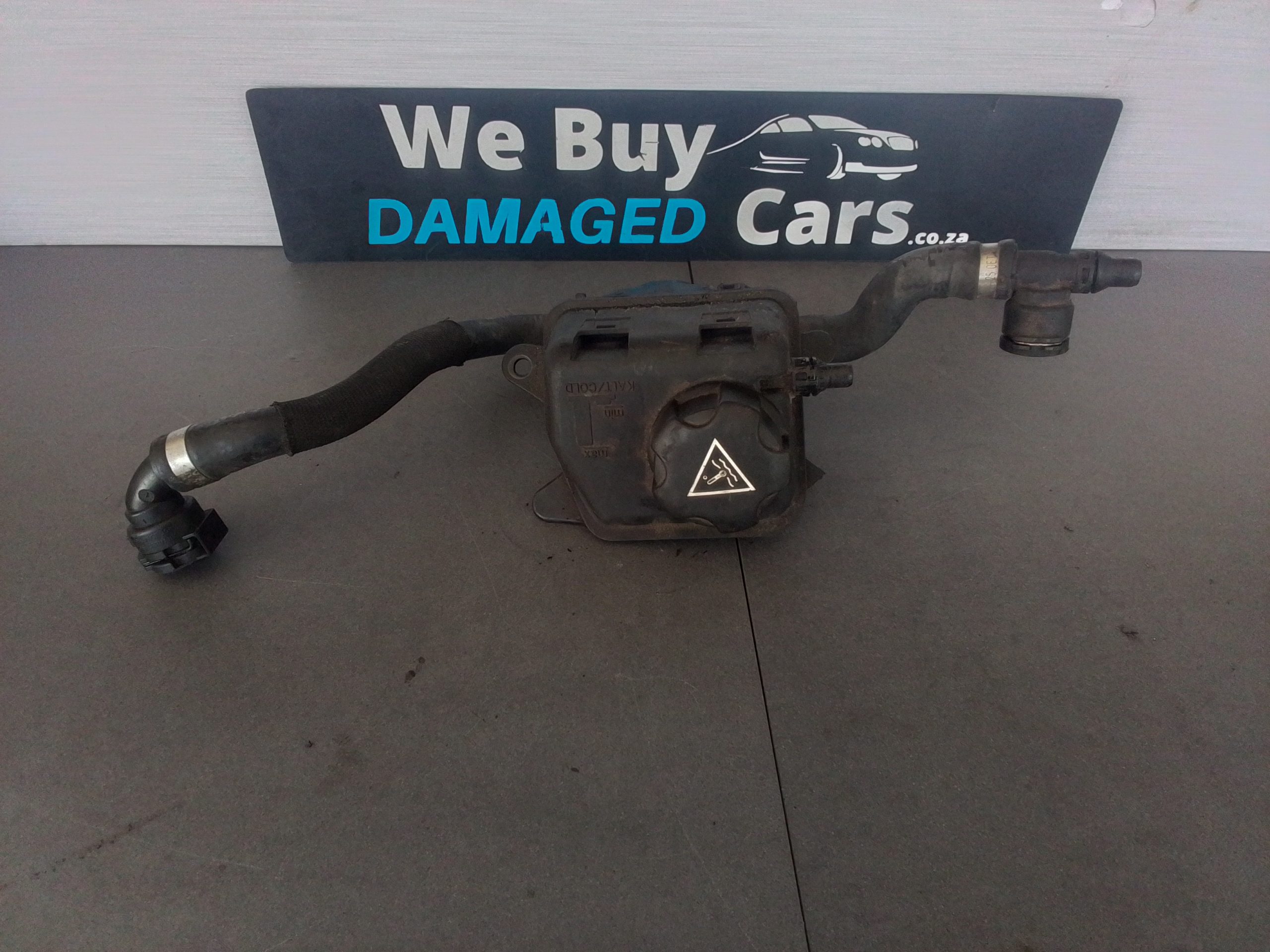 BMW F10 550i Coolant Water Bottle including x2 pipes OEM