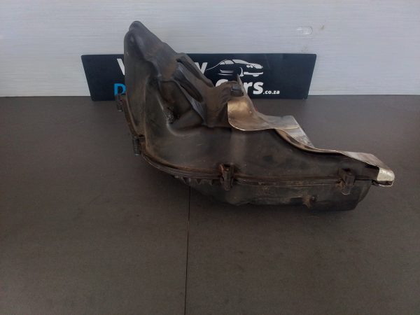 BMW F10 550i N63 RHS Air Box with filter and heat shield (Damaged) OEM - Image 3