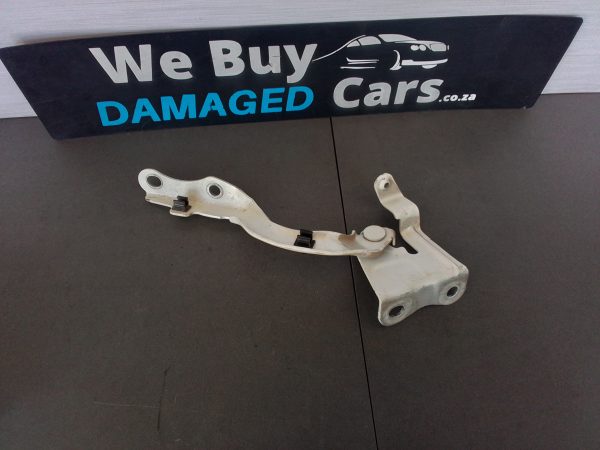 Toyota Yaris RHS Bonnet Hinge 2018 OEM - Image 2
