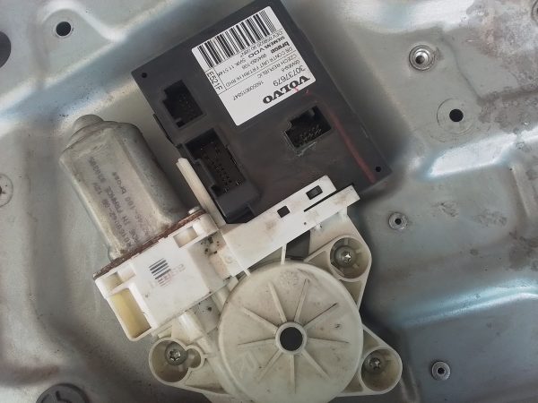 Volvo S40 2.0 L/F Window Mechanism Includes Motor and Speaker 2007 OEM - Image 3