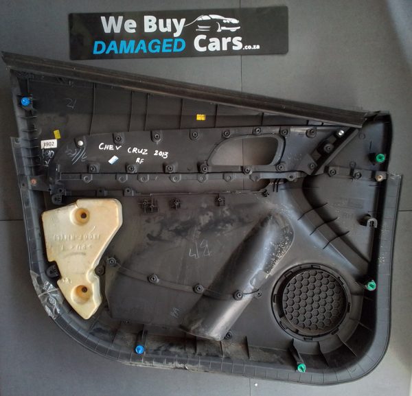 Chevrolet Cruze 1.6 R/F Door Pad 2011 OEM - Image 3