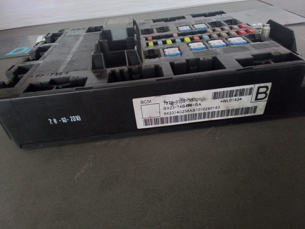 Jaguar XF 3.0 V6 Fuse Box 2011 OEM - Image 2
