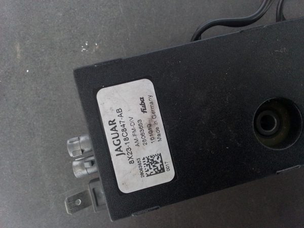 Jaguar XF AM-FM-DIV Radio Antenna Amp Module 2011 OEM - Image 2